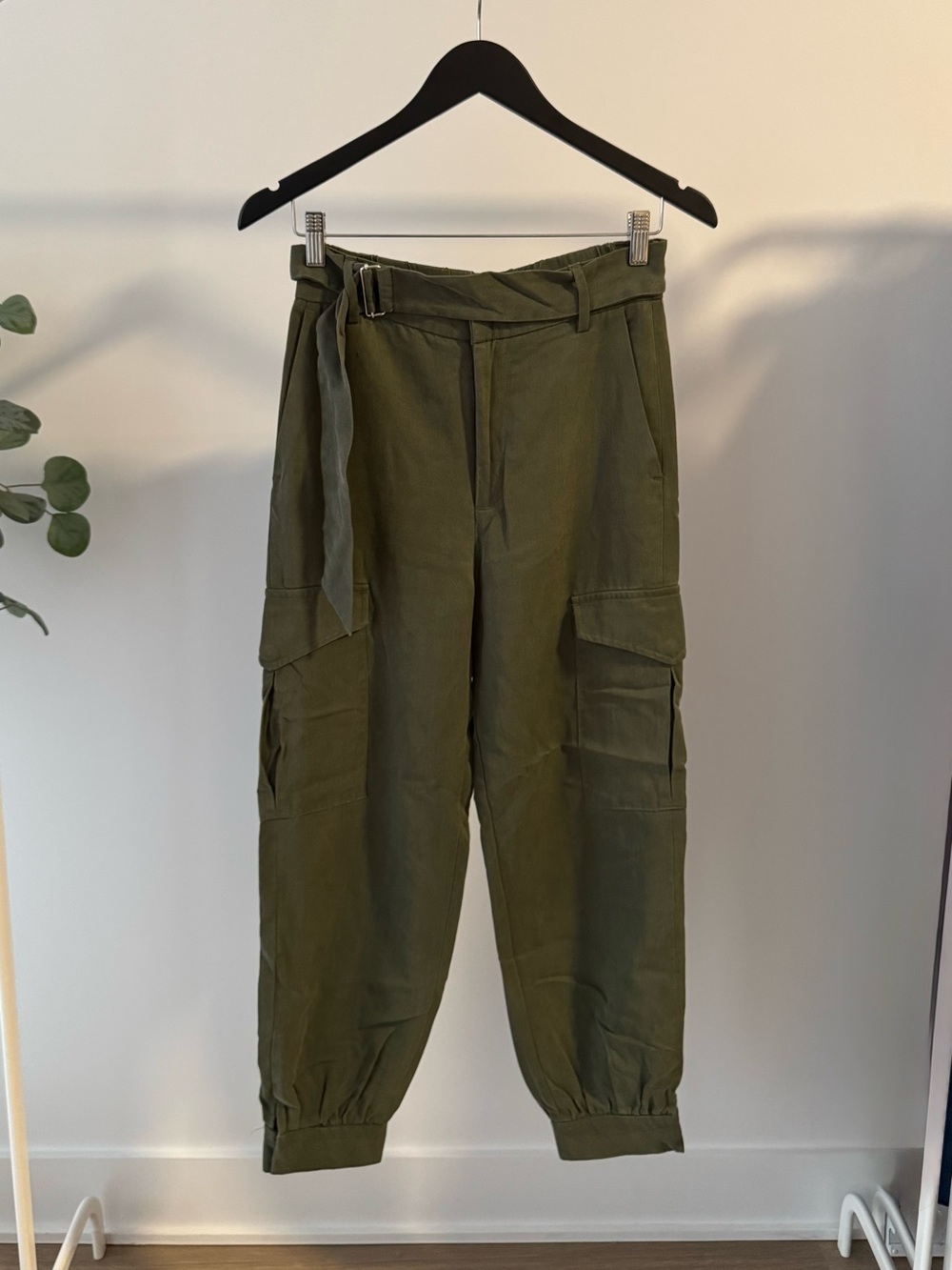 Women’s Cargo Ankle Pants